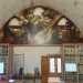 Una suora ci indica un affresco in fondo alla sala che ritrae alcune sorelle in compagnia di San Benedetto, la sua gemella Santa Scolastica e laquila di San Giovanni